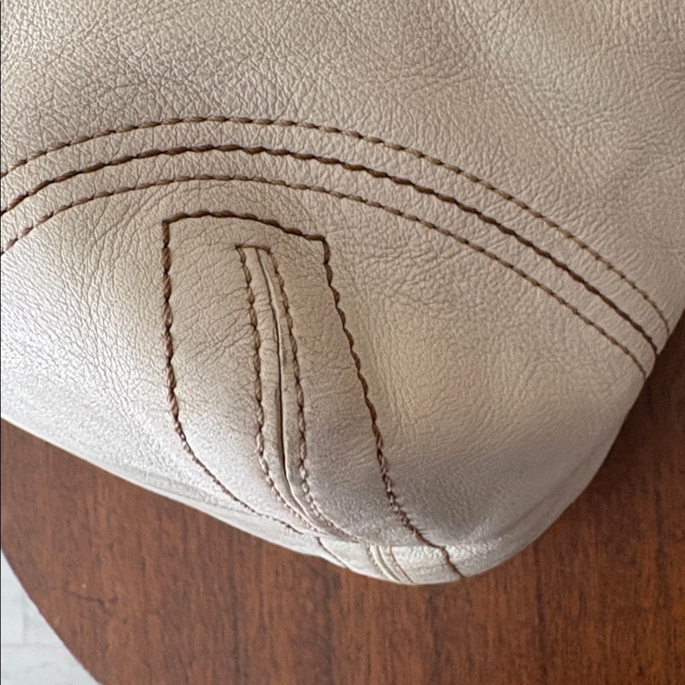 Coach Vintage SoHo satchel shoulder bag leather cream/brown 2 fr buckle pocket - Picture 11 of 17